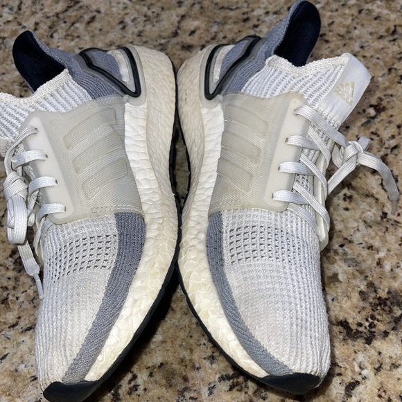 Adidas UltraBoost 19 - Picture 3 of 9